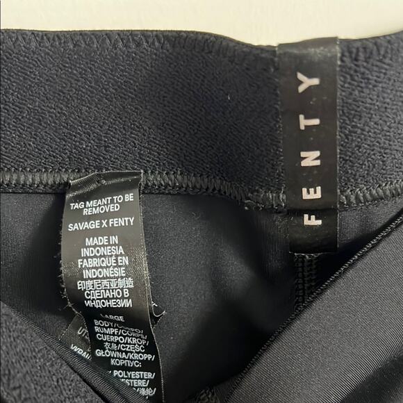 Savage X Fenty Black Ruched Performance Leggings | Size L - Picture 3 of 7